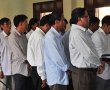 Quan huyện ra tòa đổ lỗi cho nhau