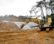 Đình chỉ dự án sân golf FLC, khắc phục bùn trôi xuống nhà dân