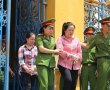 Giám đốc mới học lớp 2 vừa khóc vừa trả lời tòa