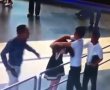 Nam hành khách đánh nhân viên hàng không bị cấm bay